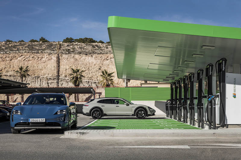 Iberdrola y Porsche Ibérica instalación de cargadores ultrarrápidos de hasta 400 kW en España