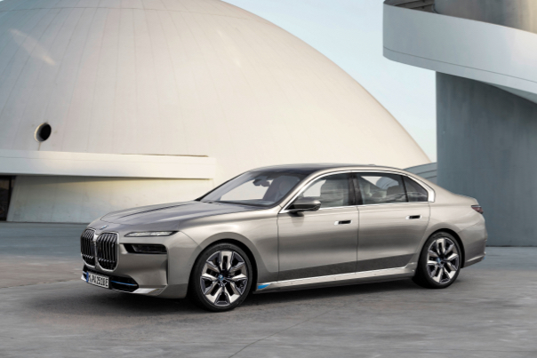 BMW i7