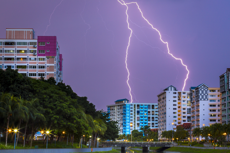 sobrecarga de tensión en tormentas