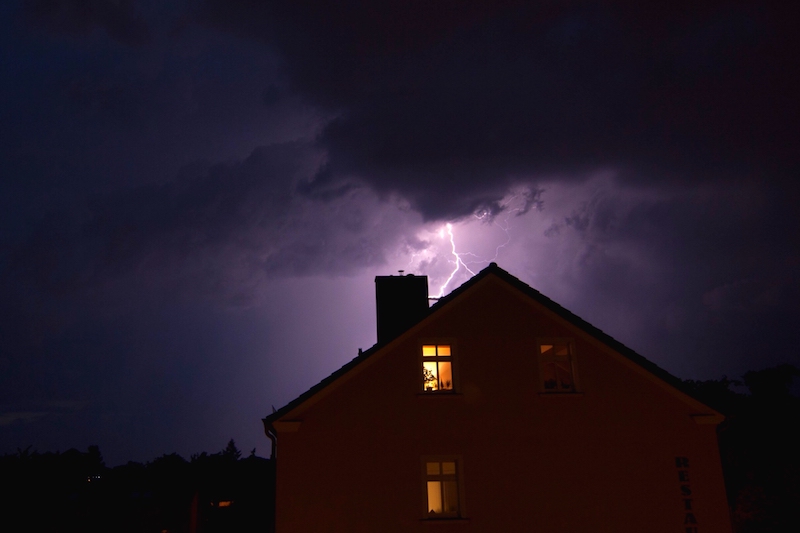 ¿Qué hacer y qué no durante una tormenta eléctrica?